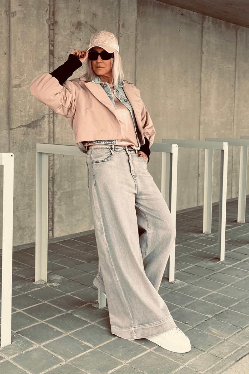 Široké kalhoty ve sportovním stylu